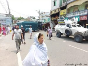 রাজশাহীতে বিএনপি কার্যালয়ের সামনে পুলিশ মোতায়েন ফটকে তালা